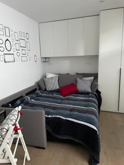 Tesoro Calle, Precioso Estudio Super Equipado Para Dos En Malasana Madrid Luaran gambar